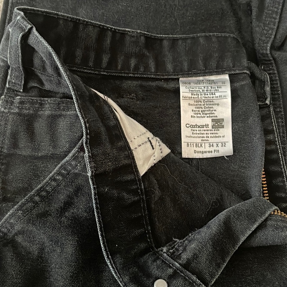 Black size 34x32 carhartt pants.